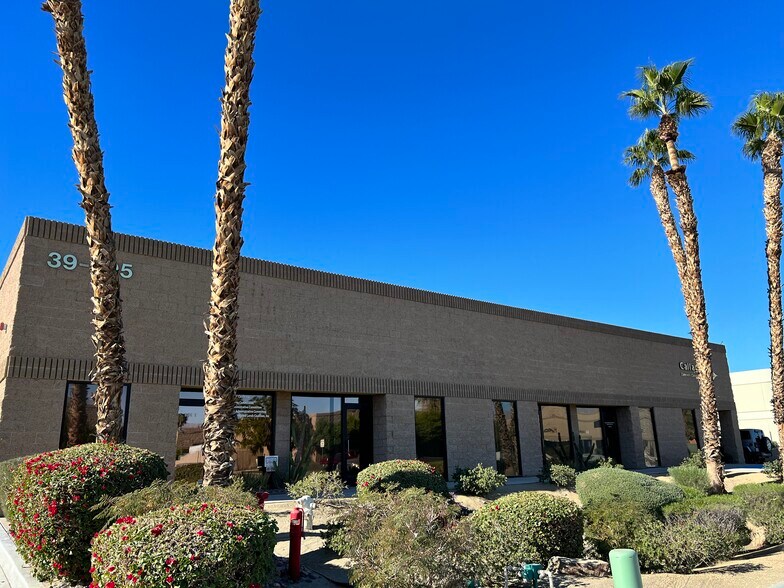 More Photos Of 39205 Leopard St, Palm Desert Showroom For Lease