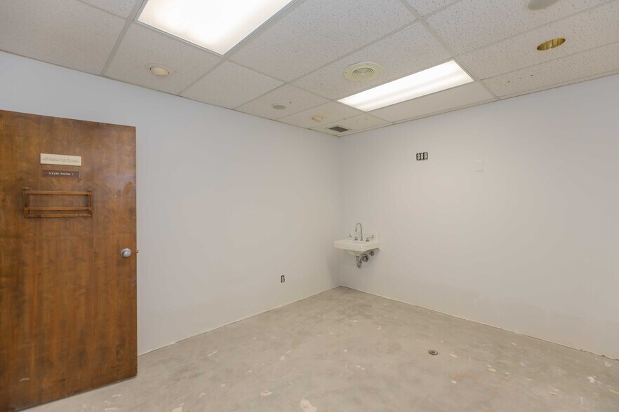 More Photos Of 7308 Fleming Ave, Amarillo Medical For Lease