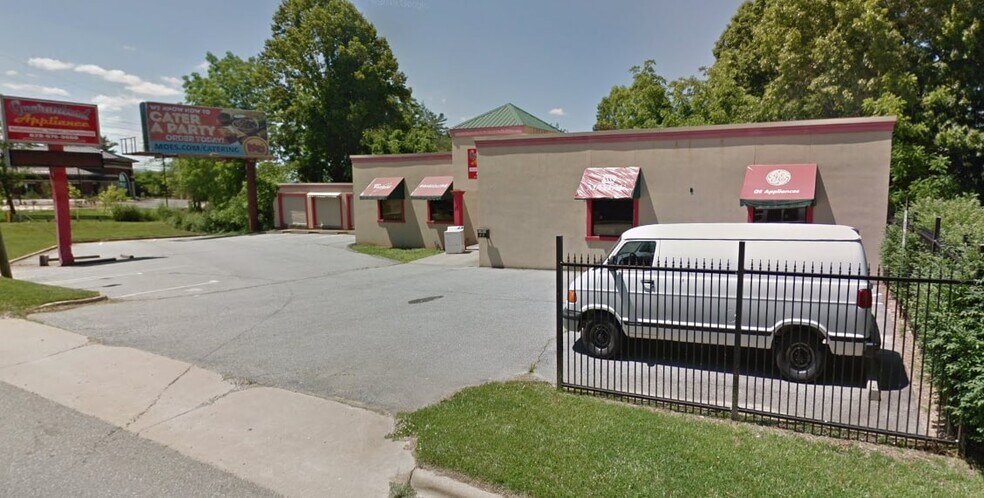 More Photos Of 28 Airport Rd, Arden Freestanding For Lease