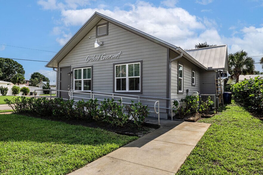More Photos Of 1766 14th Ave, Vero Beach Restaurant For Sale
