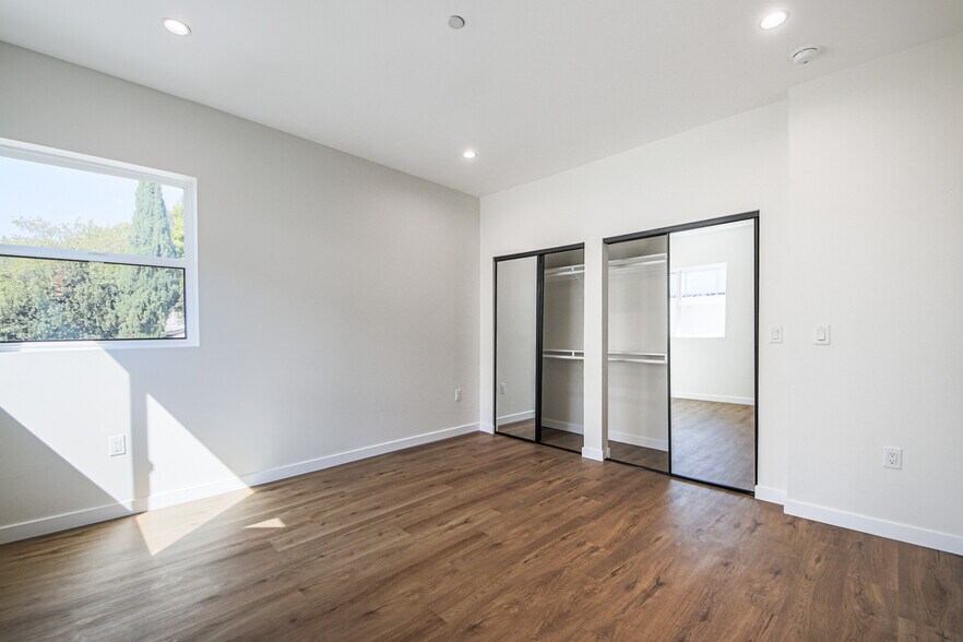 More Photos Of 2129 Aaron St, Los Angeles Apartments For Sale