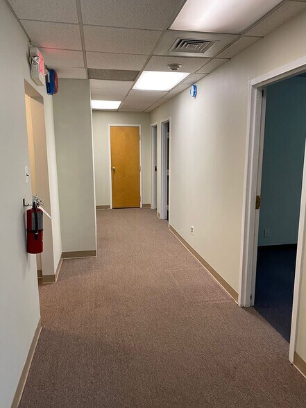 More Photos Of 107 Chesley Dr, Media Office For Sale