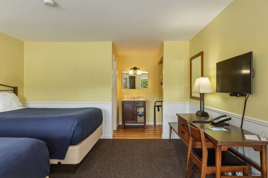 More Photos Of 24 Water St, Hammondsport Hotel For Sale