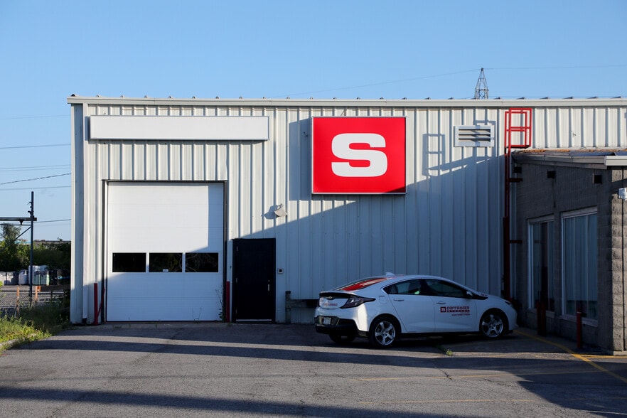 More Photos Of 1396 Windmill Ln, Ottawa Industrial For Sale