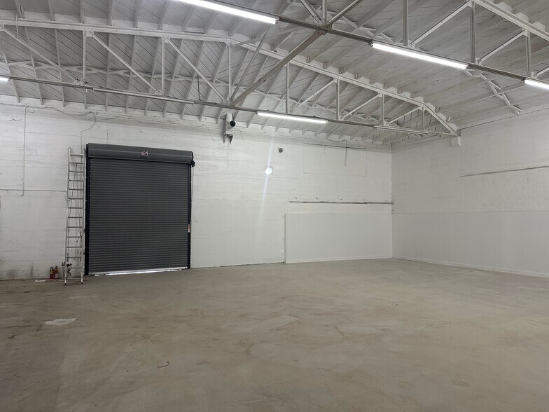 More Photos Of 1177 65th St, Oakland Light Manufacturing For Lease