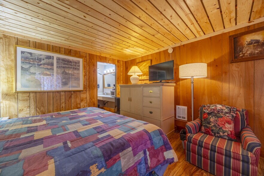 More Photos Of 815 Main Ave, Tillamook Hotel For Sale