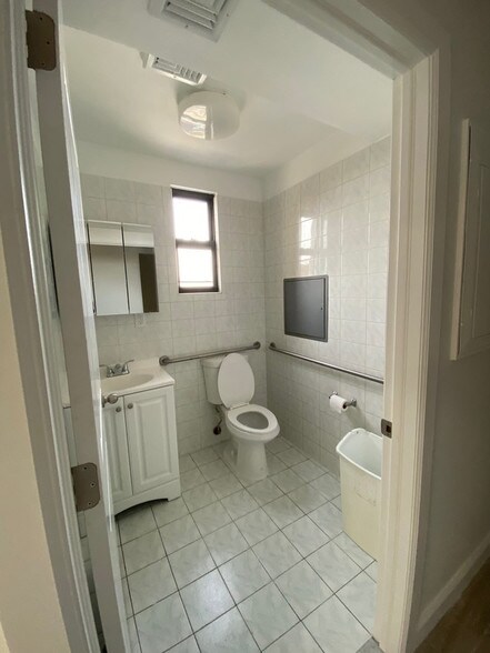 More Photos Of 1302 Kings Hwy, Brooklyn Medical For Lease