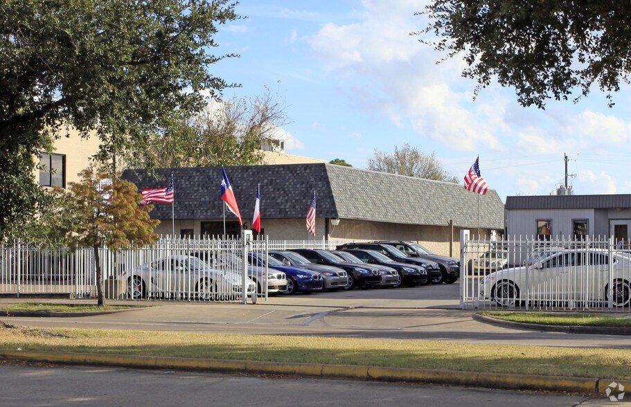 More Photos Of 6375 Richmond Ave, Houston Auto Dealership For Lease