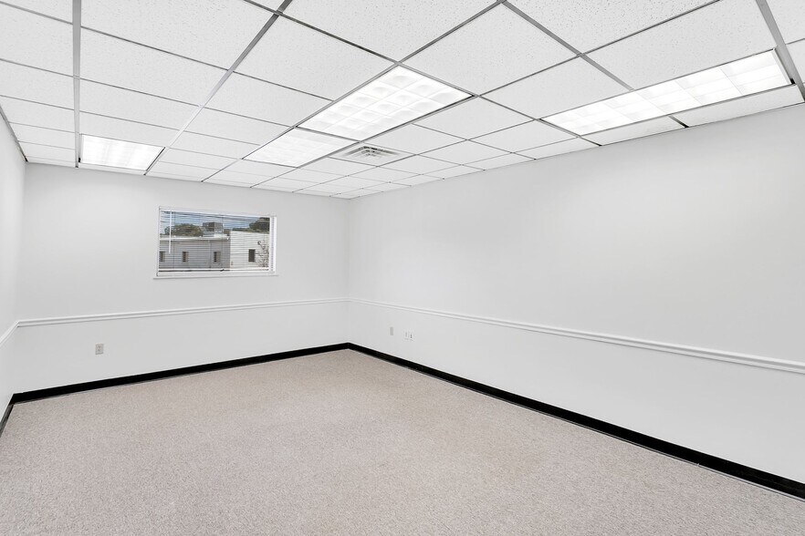 More Photos Of 6 Four Coins Dr, Canonsburg Light Distribution For Lease