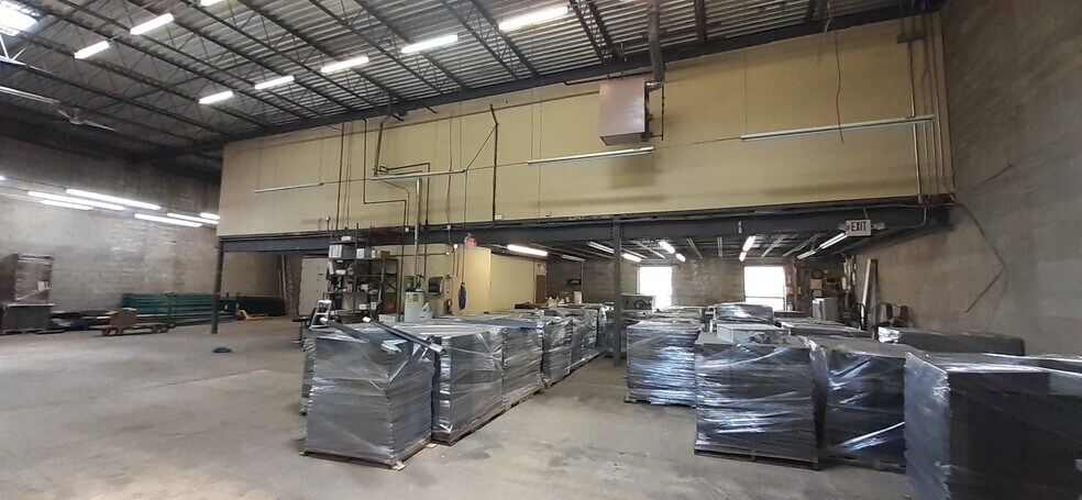 More Photos Of 279 Huyler St, South Hackensack Warehouse For Lease