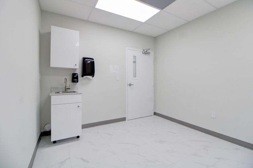 More Photos Of 304 N Krome Ave, Homestead Medical For Lease