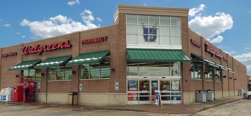 More Photos Of 8727-8735 S Cicero Ave, Hometown Unknown For Lease