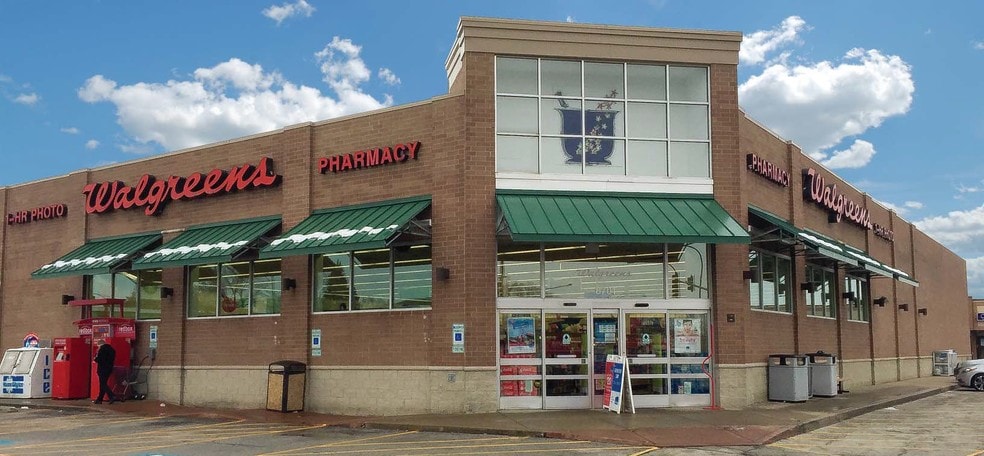 More Photos Of 8727-8735 S Cicero Ave, Hometown Unknown For Lease