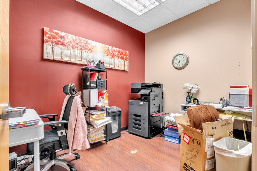 More Photos Of 1930 Del Paso Rd, Sacramento Medical For Sale