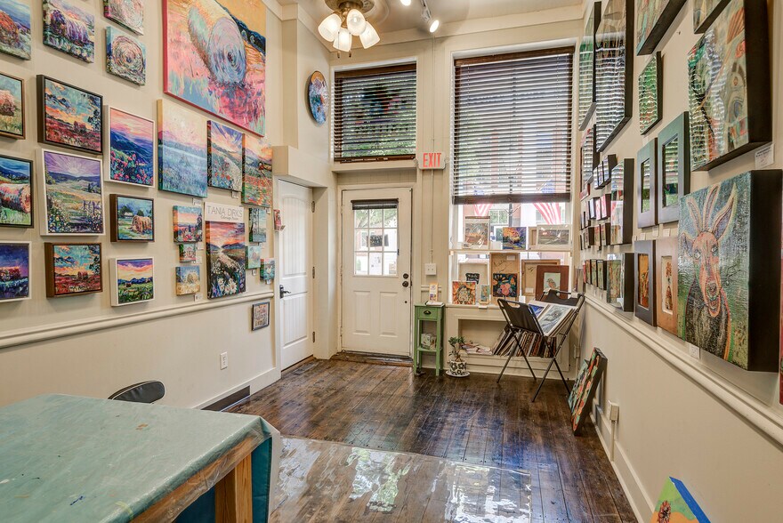 More Photos Of 107 E Main St, Jonesborough Storefront For Sale