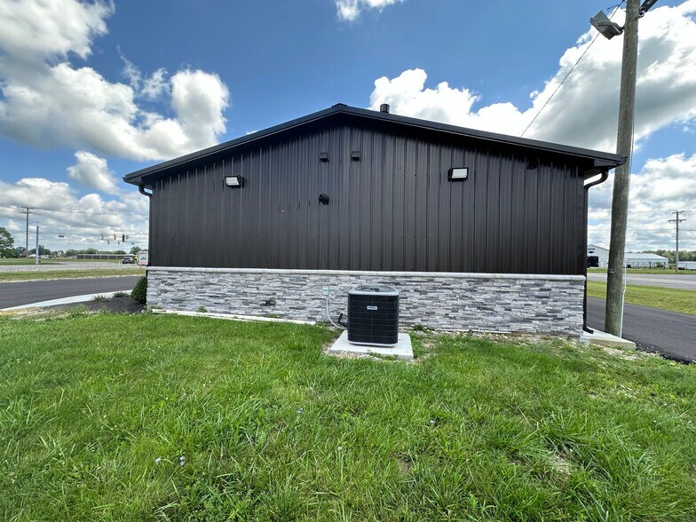 More Photos Of 14501 W Commerce Rd, Daleville Freestanding For Lease