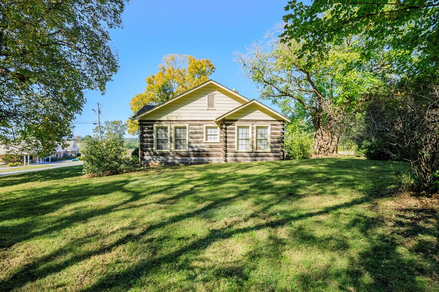 More Photos Of 615 Patterson, LaFayette Medical For Sale