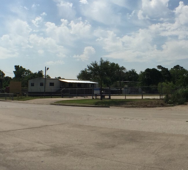 More Photos Of 4439 Pinemont Dr, Houston Land For Lease