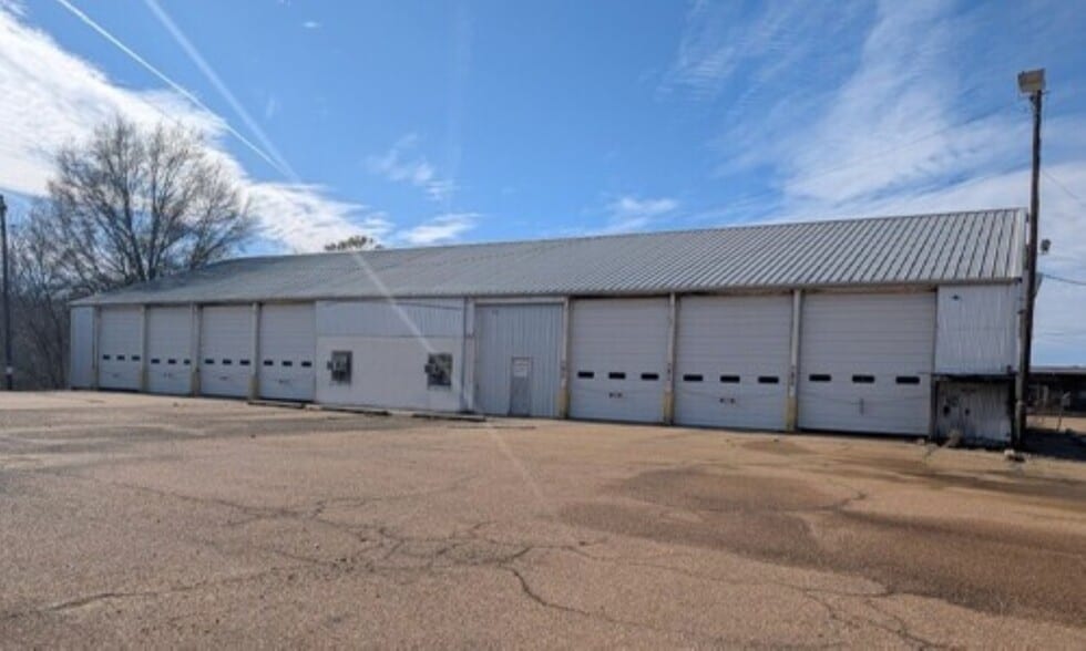 More Photos Of 1651 Kerr Dr, Jackson Unknown For Lease