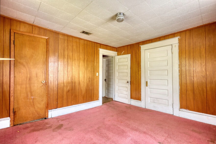 More Photos Of 510 S Camellia Blvd, Fort Valley Convenience Store For Sale