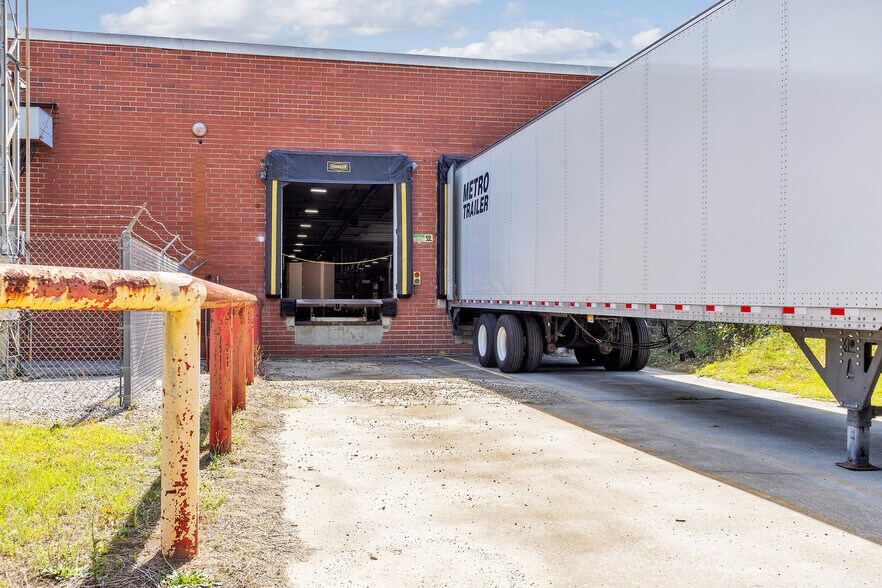 More Photos Of 11200 Dunbarton Blvd, Barnwell Manufacturing For Lease