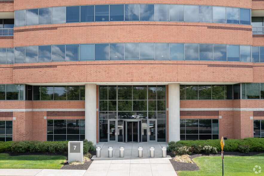 More Photos Of 7 Roszel Rd, West Windsor Medical For Lease