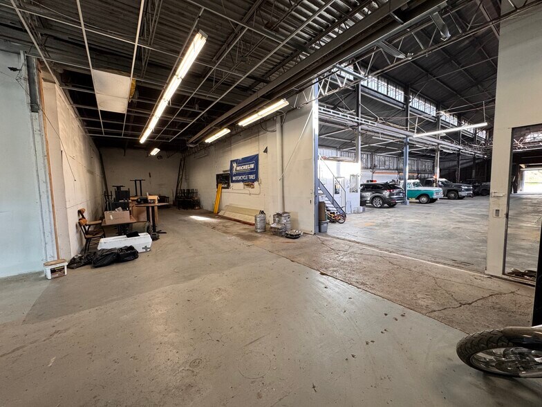 More Photos Of 4001 Bruhin Rd, Knoxville Warehouse For Sale
