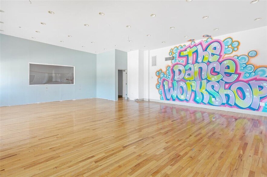 More Photos Of 123 Lake Dr, Lake Peekskill Storefront For Sale