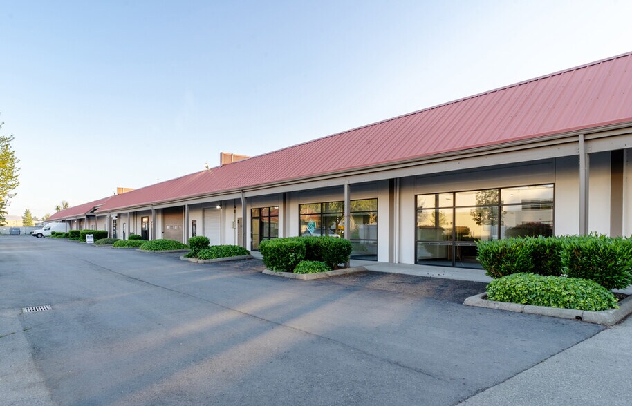 More Photos Of 835 Central Ave N, Kent Light Manufacturing For Lease