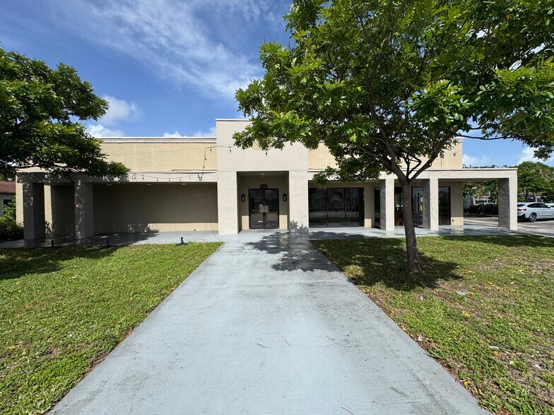 More Photos Of 1722 N Federal Hwy, Hollywood General Retail For Lease