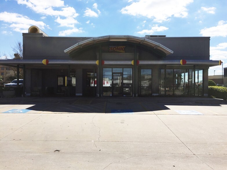 More Photos Of 5195 W 34th St, Houston Fast Food For Lease