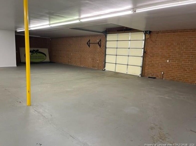 More Photos Of 2978 Gillespie St, Fayetteville Flex For Lease