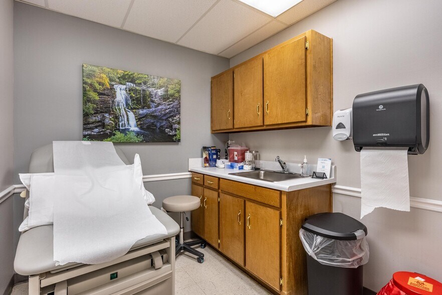 More Photos Of 1420 Fritz St SE, Cleveland Medical For Sale