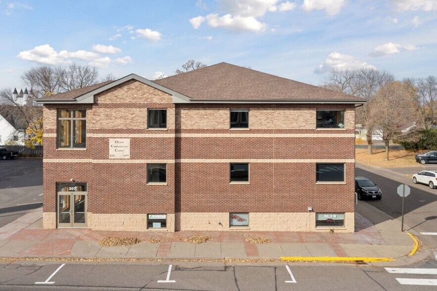 More Photos Of 307 N Cascade St, Osceola Medical For Lease
