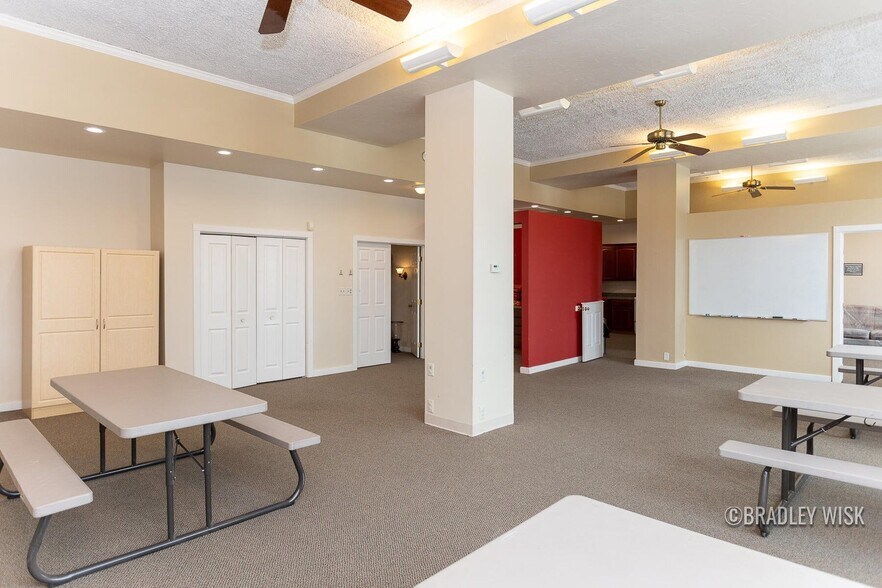 More Photos Of 581 Ottawa Ave, Holland Light Distribution For Sale