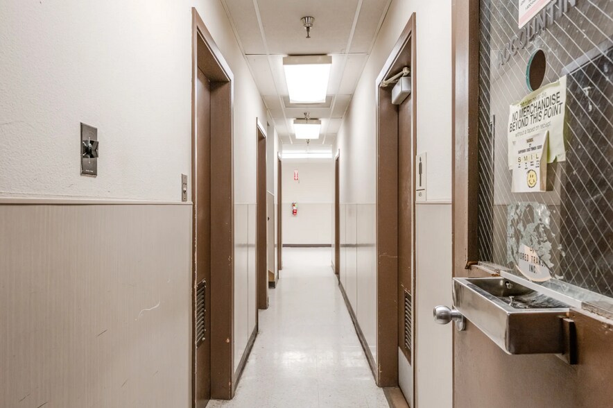 More Photos Of 4500 Commercial St SE, Salem Freestanding For Lease