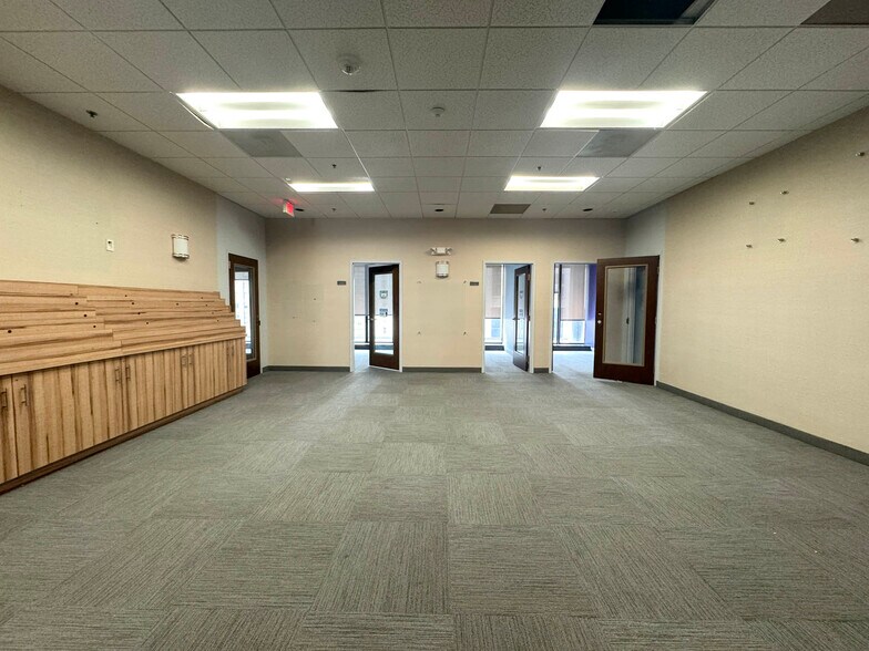 More Photos Of 20 S Charles St, Baltimore Office For Sale