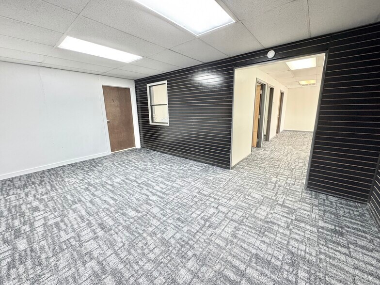 More Photos Of 3920 NW 8th St, Oklahoma City Warehouse For Lease