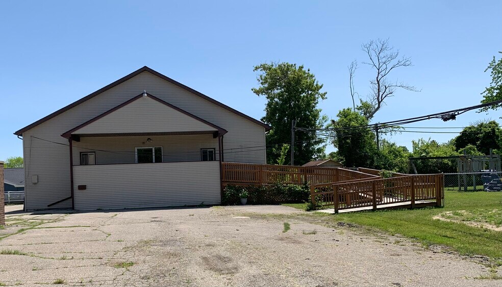 Primary Photo Of 4494 Morrish Rd, Swartz Creek Daycare Center For Sale