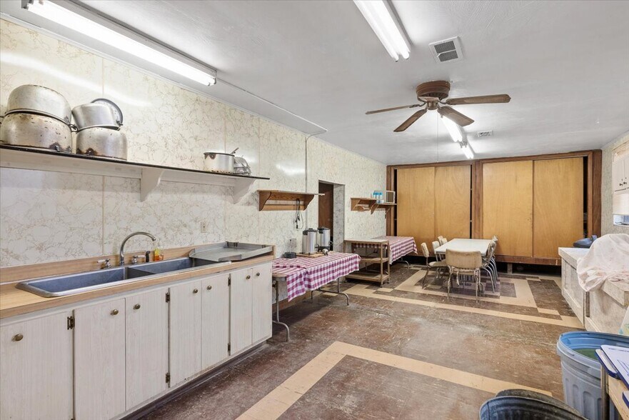 1701 Ave, Arnold, PA 15068