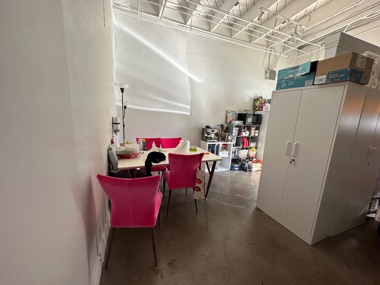 More Photos Of 7224-7228 Melrose Ave, Los Angeles General Retail For Sale