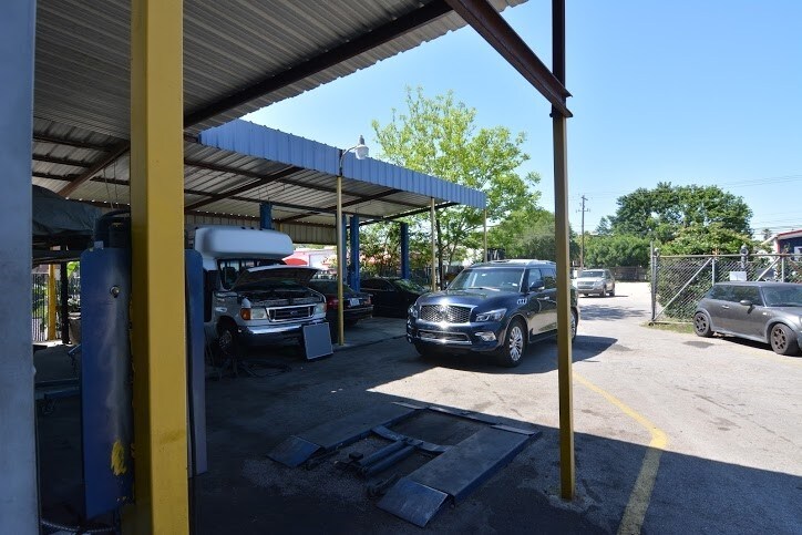 More Photos Of 8921 Daffodil Ave, Houston Auto Repair For Sale