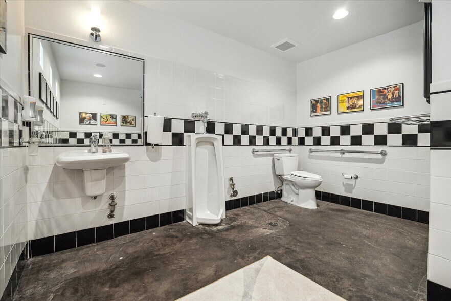 More Photos Of 5913 Washington Ave, Houston Office Residential For Sale