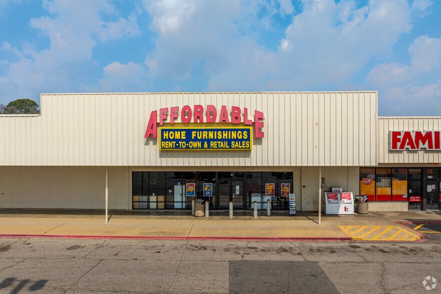 More Photos Of 2710-2758 W 70th St, Shreveport Unknown For Lease