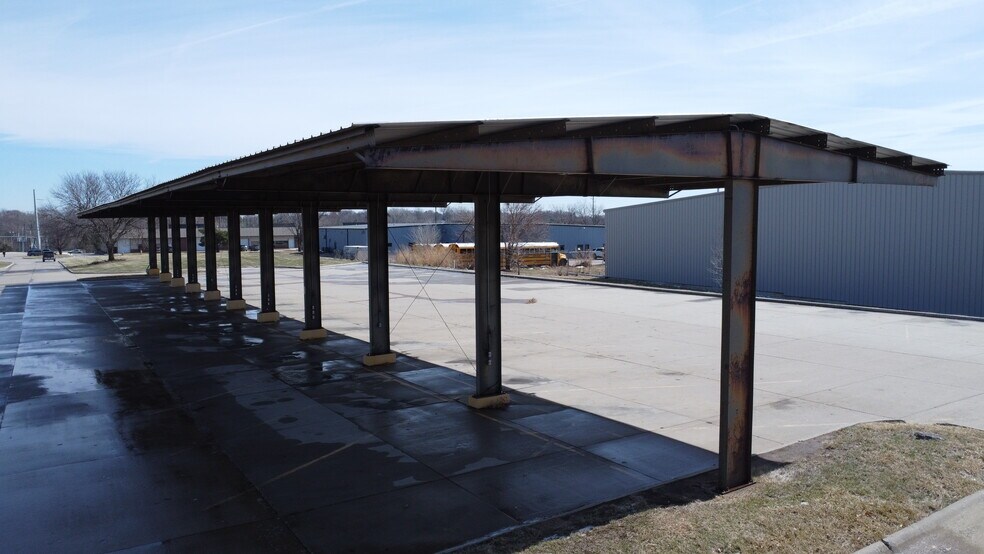 More Photos Of 3408 101st St, Urbandale Truck Terminal For Sale