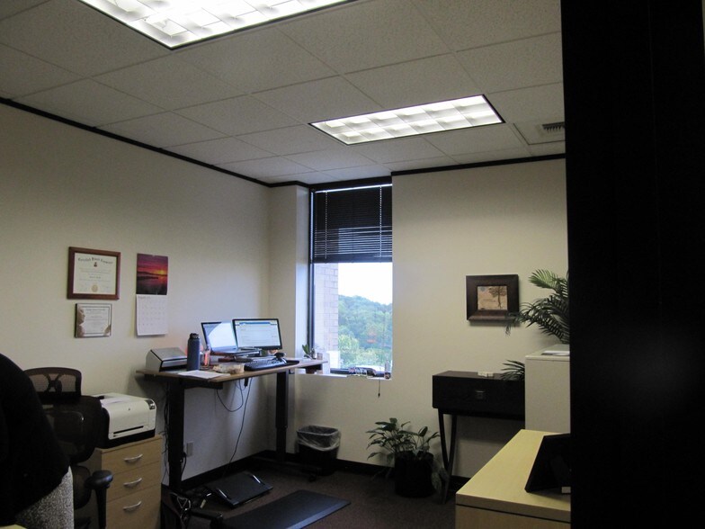 More Photos Of 3409 Executive Center Dr, Austin Unknown For Lease