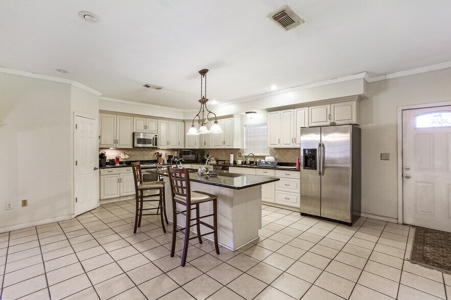 More Photos Of 7418 Chef Menteur Hwy, New Orleans Hotel For Sale