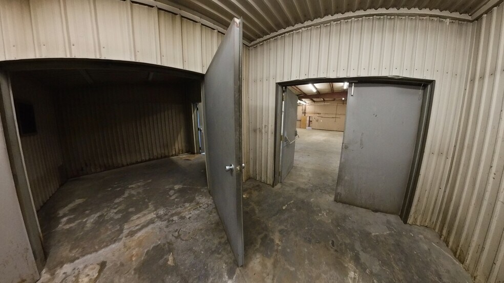 More Photos Of 14826 Yarberry St, Houston Warehouse For Sale