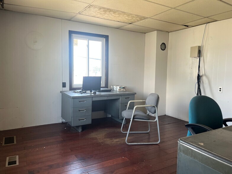 More Photos Of 27206 Groesbeck Hwy, Roseville Industrial For Sale