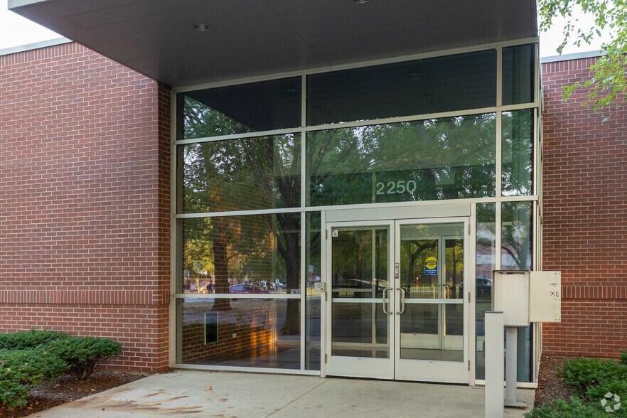 More Photos Of 2250 W Campbell Park Dr, Chicago Medical For Lease